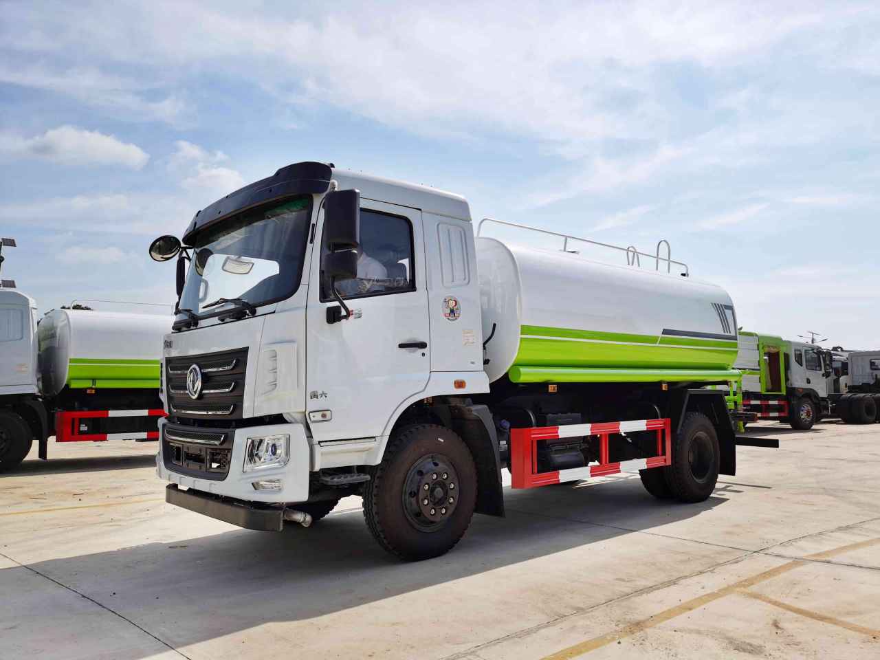 東風(fēng)華神(F5)12至14方灑水車(chē)