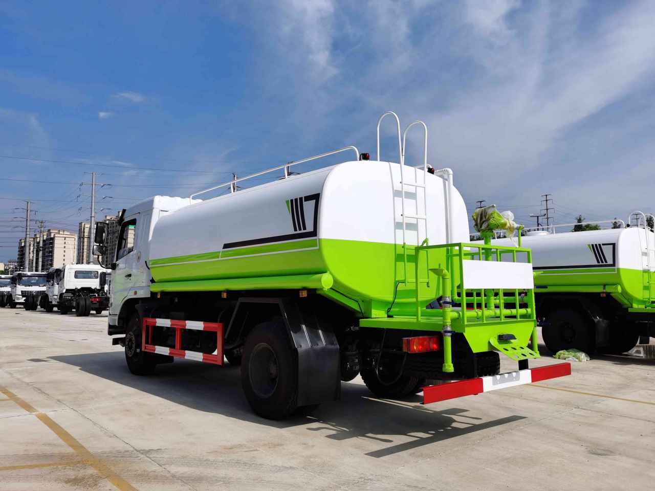 東風(fēng)華神(F5)12至14方灑水車(chē)
