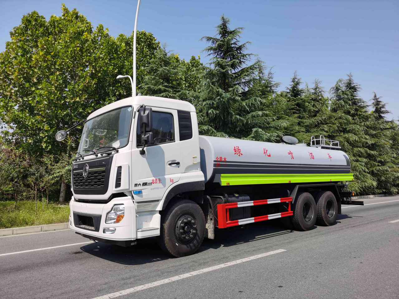 東風(fēng)天龍18方灑水車(chē)