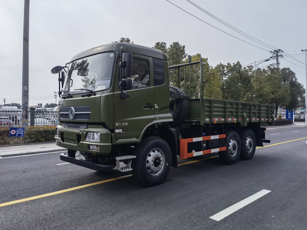 六驅越野運兵車(chē)