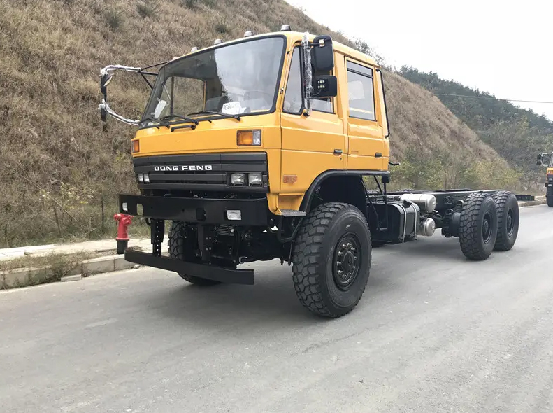 東風(fēng)平頭四驅軍車(chē)底盤(pán)