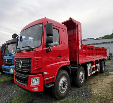 前四后六輕量化8x2自卸車(chē)