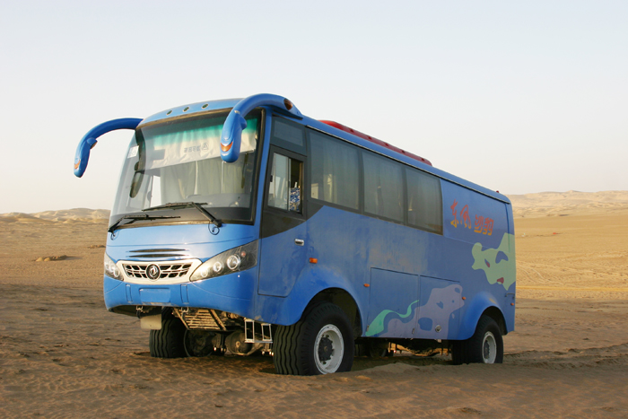 【四驅沙漠越野觀(guān)光車(chē)】東風(fēng)4x4全驅19座沙豹客車(chē)，4*4驅動(dòng)29座越野旅居車(chē)