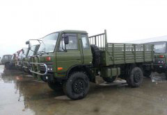 越野卡車(chē)在高速上行駛的時(shí)候爆胎了怎么處理呢？
