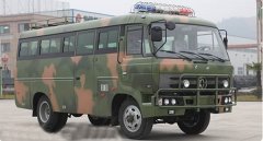 四驅越野客車(chē)涉水行走有優(yōu)勢